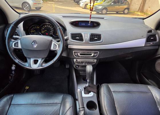 RENAULT FLUENCE 2.0 DYNAMIQUE 16V FLEX 4P AUTOMÁTICO RENAULT FLUENCE 2.0 DYNAMIQUE 16V FLEX 4P AUTOMÁTICO